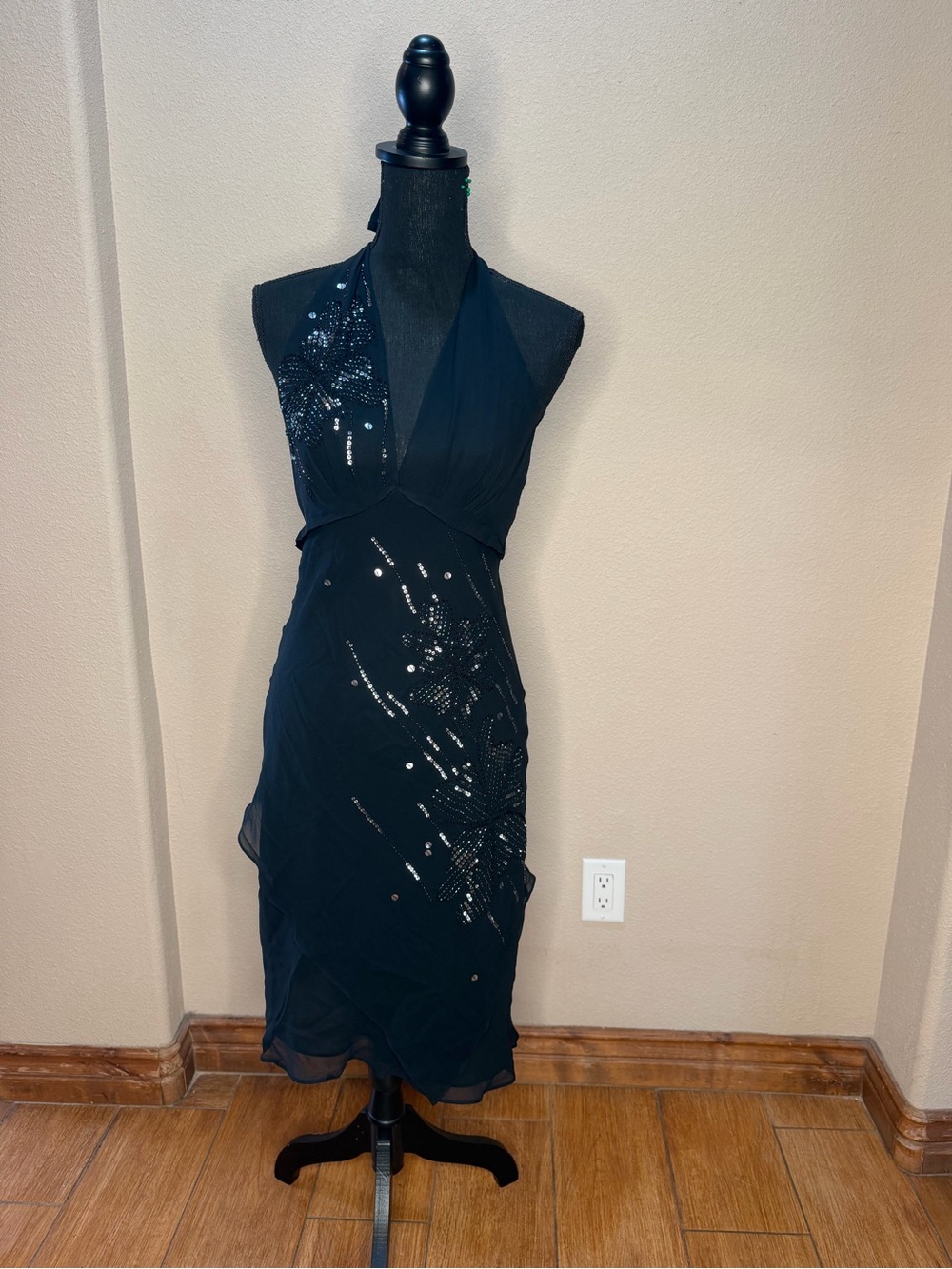 BCBGMaxAzria Black Sequin Halter Backless Cocktail Dress sz 8 - Picture 2 of 8
